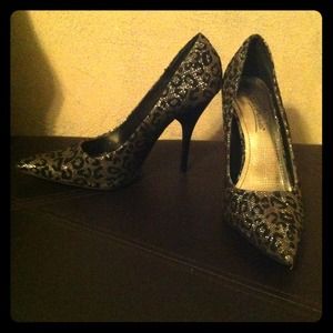 ✂Price Reduced!!  Sparkly Leopard Print Pumps!
