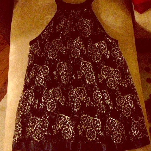 💌SOLD💌 NWT Black and Gold shimmer top