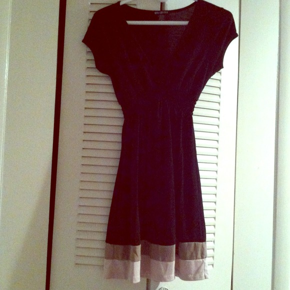 Black with stripes dress size sm/med so cumfy!! 💕