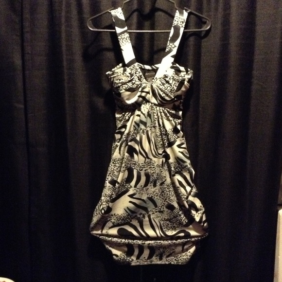 Alyn Paige dress
