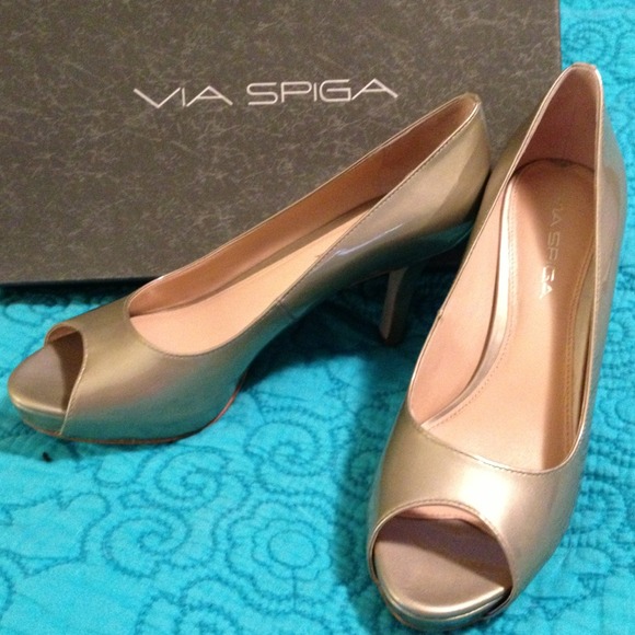 REDUCED New in box platinum pearl peep toe pumps