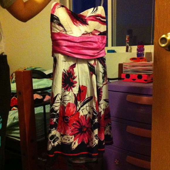 Cute short floral dress!