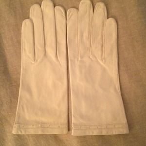 White kidskin leather gloves by dawnelle.