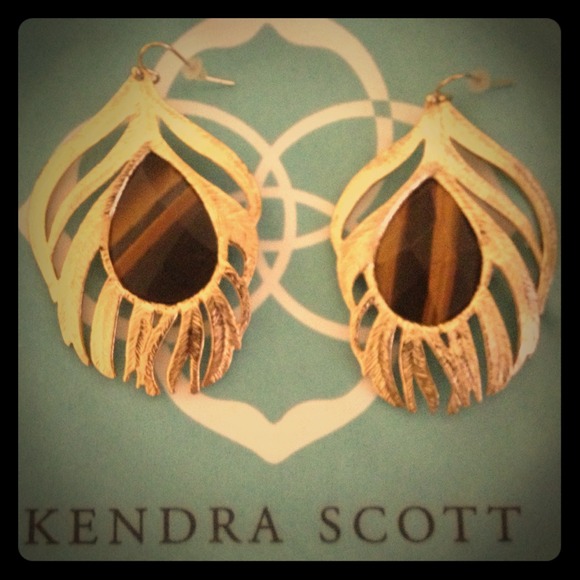 ❌❌SOLD IN BUNDLE❌❌Kendra Scott Elena Earrings