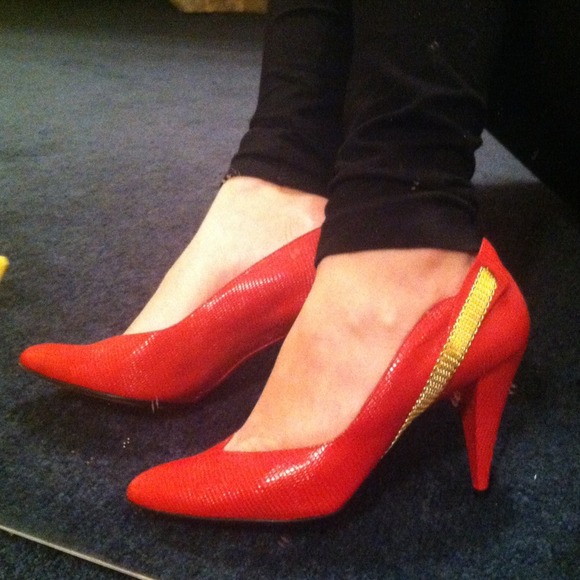 SOLD! Red vintage Stuart weitzman heels