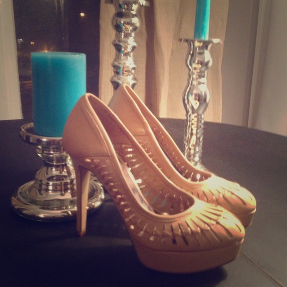 Gianni Bini Shoes - MARKDOWN! Gianni Binni nude pump size 5.5