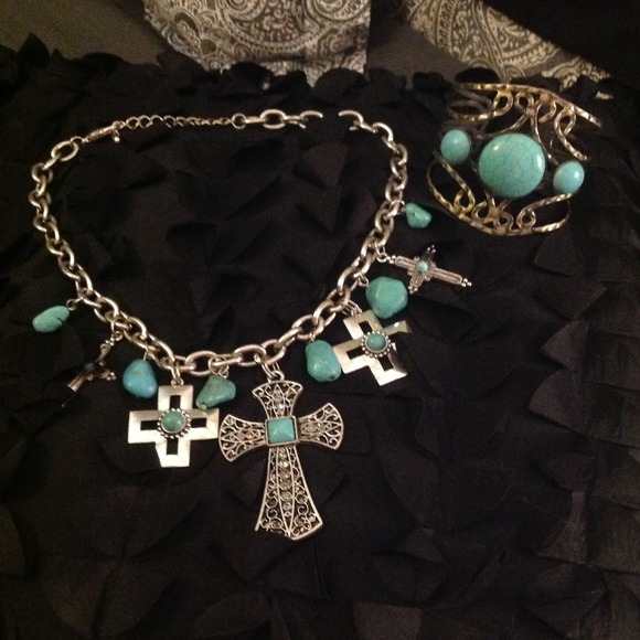 Beautiful Necklace & Bracelet Set