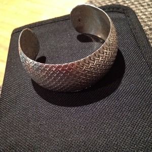 Brand new.925 sterling silver solid bracelet.