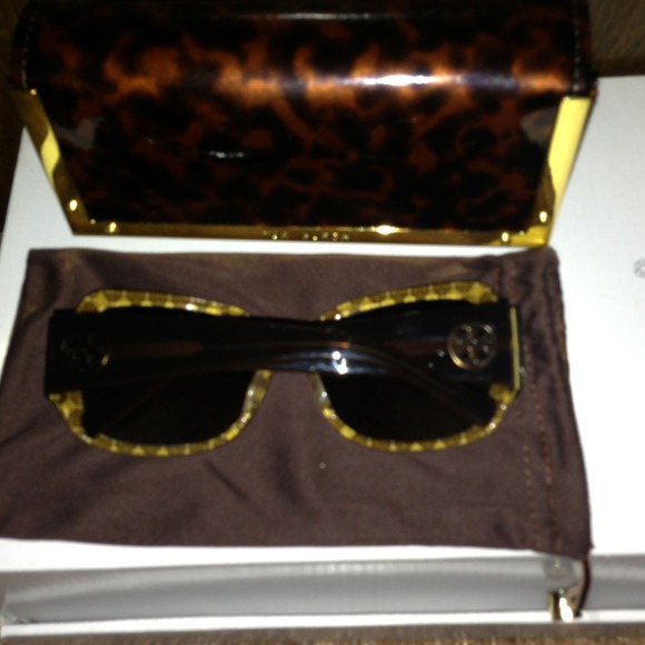 ***SOLD***Tory Burch Brown Large Square Sunglasses - Picture 2 of 4