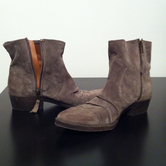 BRAND NEW Nine West grey cowboy inspired  boots