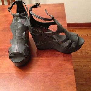 HOLD...for @tallmadge00💙 Wedge Sandals