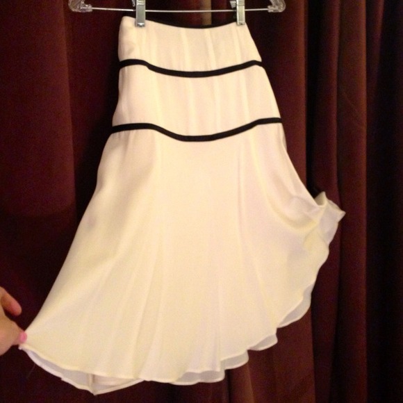 Skirt by Theory 0 - Picture 4 of 4