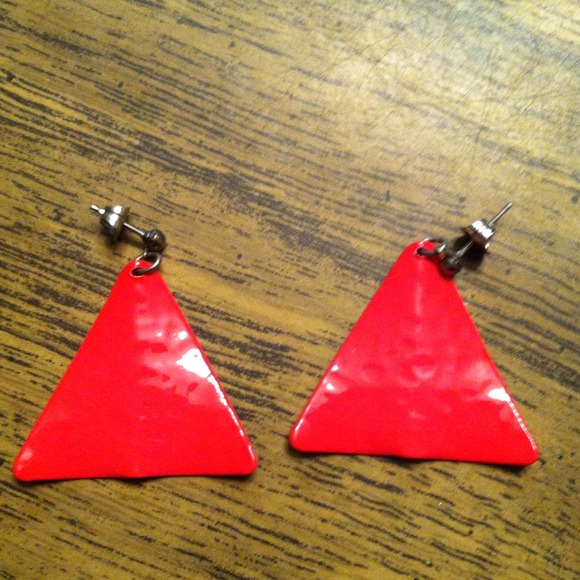 Hot pink triangle earrings!