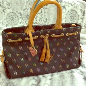 Dooney and Bourke Hand bag perfect condition !