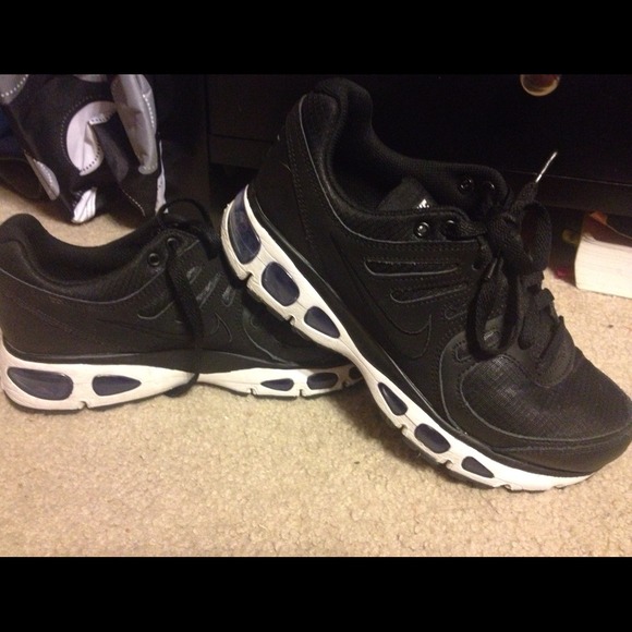 Nike Tailwind youth size 6 - fits women size 8.