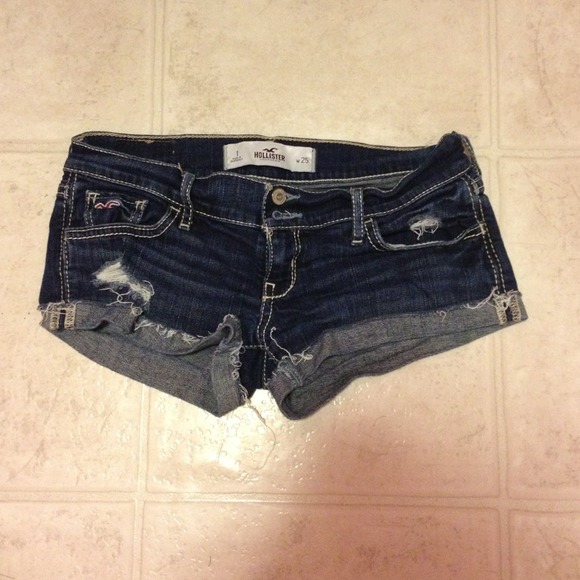 Hollister Daisy Dukes 25