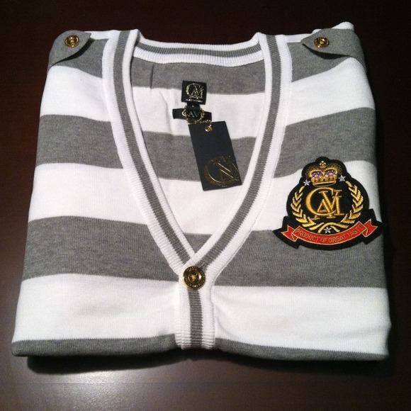 Cavi Men's button down sweater.