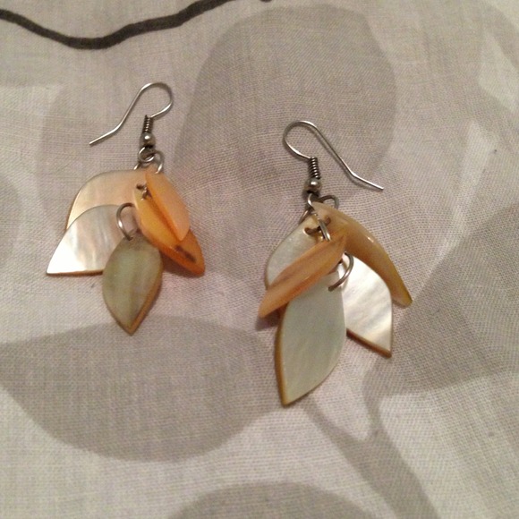 Neutral dangle earrings