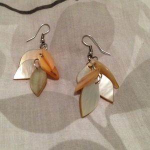 Neutral dangle earrings