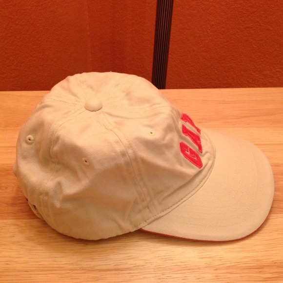 Gap cap. - Picture 2 of 2