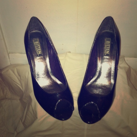 Beautiful plum colored heels!