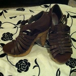 Brown strappy sandals