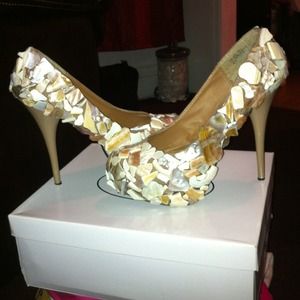 Hand designed seashell shoes. Tan pumps size 91/2.