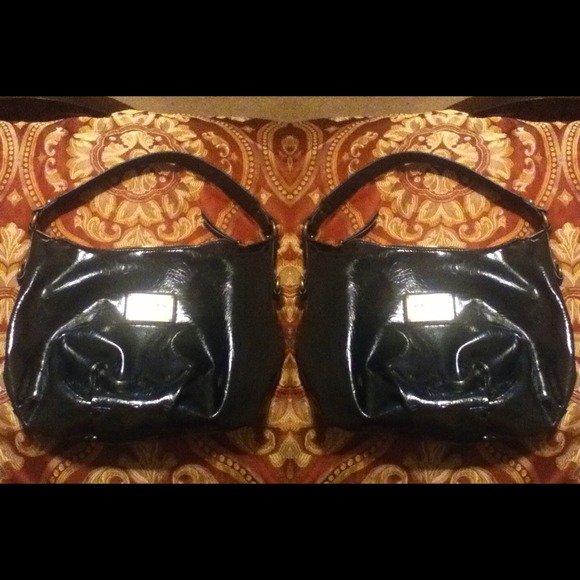Vera Wang Handbags - Vera Wang shoulder bag!