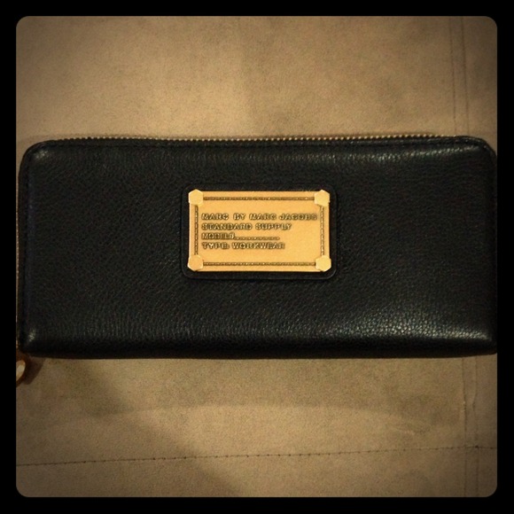 BUNDLE FOR A CUTE GIRL😁 2 MJ wallets!!black/tan💖