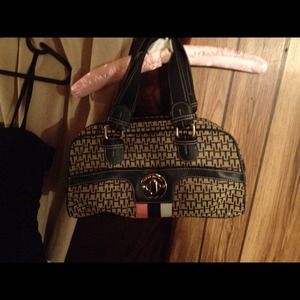 Tommy hilfiger purse