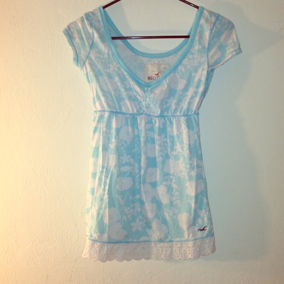 Baby blue and white print Hollister top