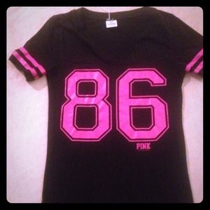 🚫Reserved🚫Victoria's secret v neck sporty top!