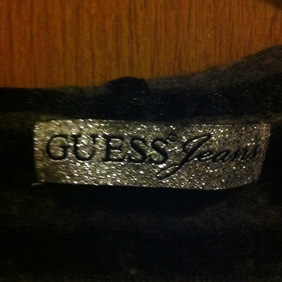 Stripped GUESS sweater. - Picture 2 of 2