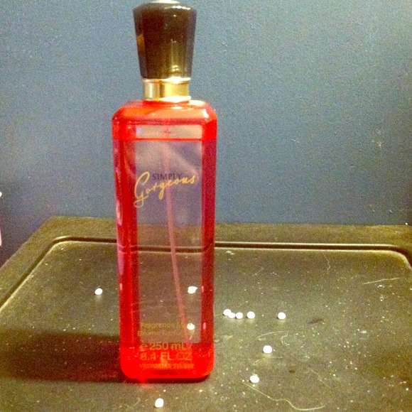 Victoria Secret "Simply Gorgeous" fragrance mist