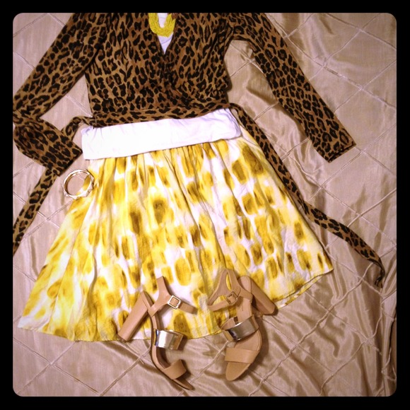 🎯GONE!🎯New York & Co. White/Yellow Skirt