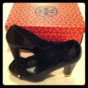 Tory Burch James Pump in soft patent leather