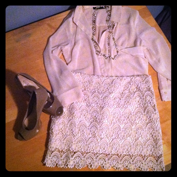 ✨SOLD✨Scalloped Lace Miniskirt