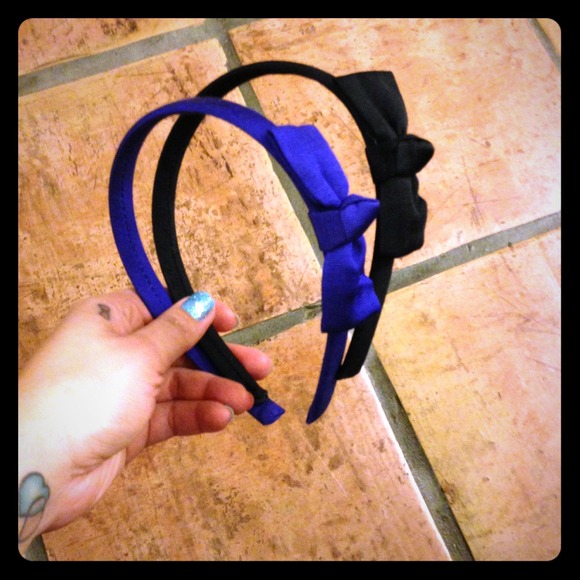 ❌SOLD in bundle❌2 for 1 blue and blk bow headband