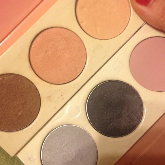 SOLD!! Stila! - Picture 4 of 4