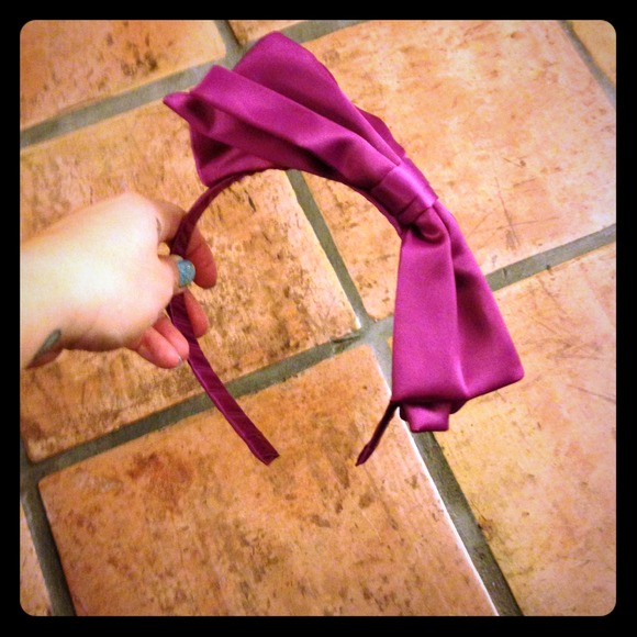 ❌SOLD in bundle❌Dark magenta headband w/ large bow