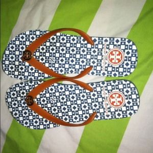 Reserved- Tory Burch / Roxy flip flop bundle