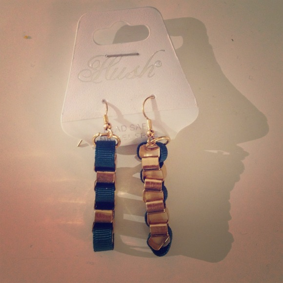 Hush earrings