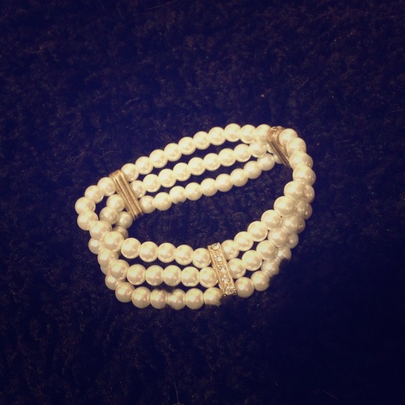Claire's Jewelry - Faux pearl bracelet❌reduced❌