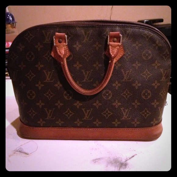 💯💯 Authentic Alma Louis Vuitton purse