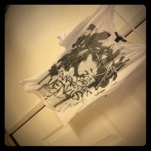 Graphic Tee w Cut up sleeves