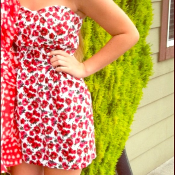 Classy floral strapless dress