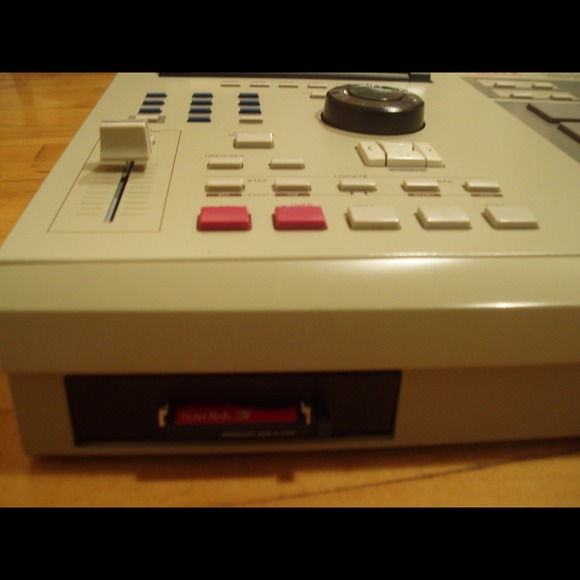 Akai MPC 2000xl!!!! - Picture 2 of 2