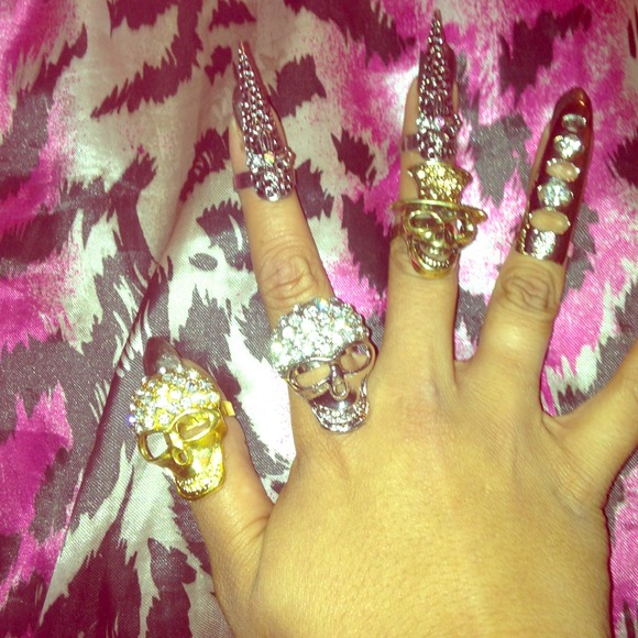 Rings💍skull and ring shields (: