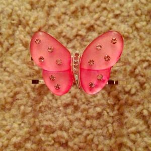 💜Like New!!💜 Pink metal butterfly bracelet.