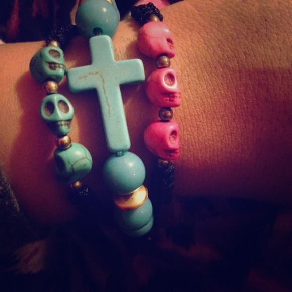 Skull&cross bracelet . Blue skulls &pinks .